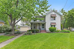 922 Douglas Ave, Aurora, IL 60505 - Photo 1