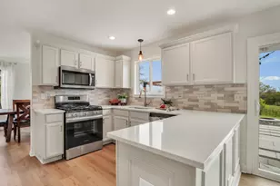 1263 E Essex Ct, Round Lake Beach, IL 60073 - Photo 14
