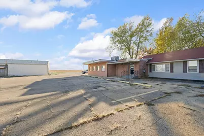 205 N State Route 54, Roberts, IL 60962 - Photo 2
