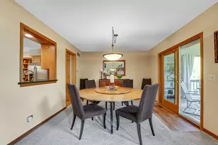 2254 Tamarack Dr, Downers Grove, IL 60515 - Photo 10