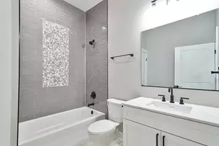6520 S Minerva Ave, Chicago, IL 60637 - Photo 8