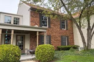 318 Dunham Place Commons, Saint Charles, IL 60174 - Photo 2