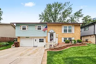 15218 Rob Roy Dr, Oak Forest, IL 60452 - Photo 2