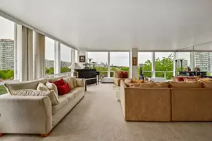 601 E 32nd St, Chicago, IL 60616 - Photo 2