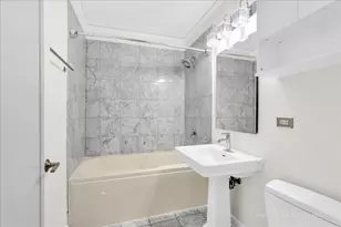 201 N Westshore Dr, Chicago, IL 60601 - Photo 10
