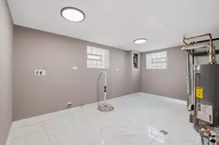 8641 S Kingston Ave, Chicago, IL 60617 - Photo 24