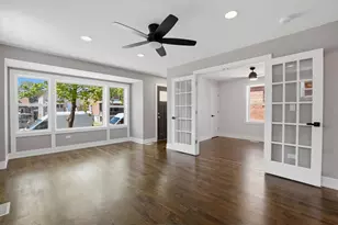 8641 S Kingston Ave, Chicago, IL 60617 - Photo 2
