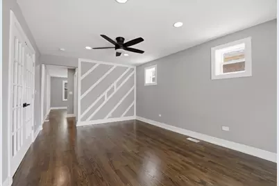 8641 S Kingston Avenue, Chicago, IL 60617 - Photo 4