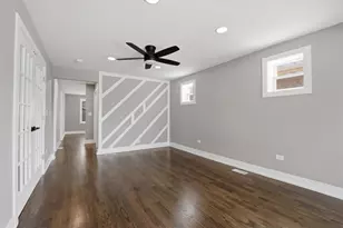 8641 S Kingston Ave, Chicago, IL 60617 - Photo 4