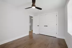 8641 S Kingston Ave, Chicago, IL 60617 - Photo 12