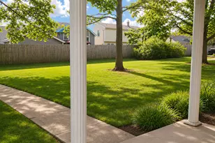 639 Shaw Ct, Schaumburg, IL 60194 - Photo 2