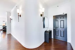 340 W Superior St, Chicago, IL 60654 - Photo 2