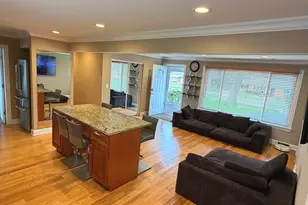 27 E 14th Pl, Lombard, IL 60148 - Photo 4