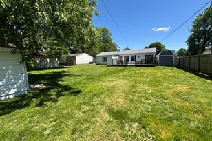 805 N Reel St, Salem, IL 62881 - Photo 16