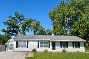 805 N Reel St, Salem, IL 62881 - Photo 2