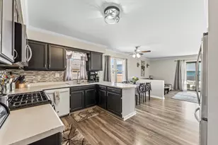 1041 Fulton Dr, Streamwood, IL 60107 - Photo 6