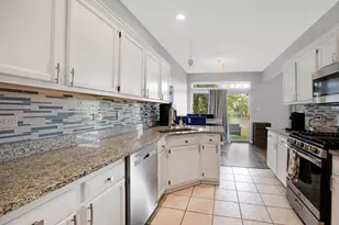 698 N Western Ln, Addison, IL 60101 - Photo 6