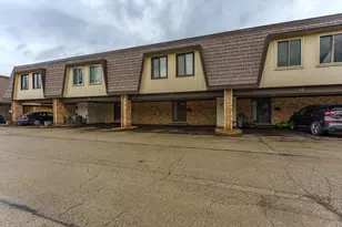11 Cour Caravelle, Palos Hills, IL 60465 - Photo 2
