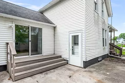 209 S Division Street, Stanford, IL 61774 - Photo 2