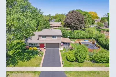 534 E Foster Avenue, Roselle, IL 60172 - Photo 1