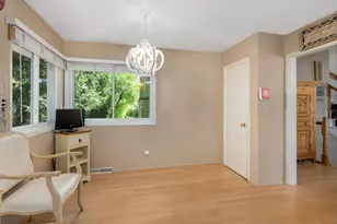 534 E Foster Ave, Roselle, IL 60172 - Photo 18