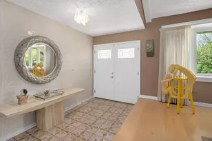 534 E Foster Ave, Roselle, IL 60172 - Photo 8