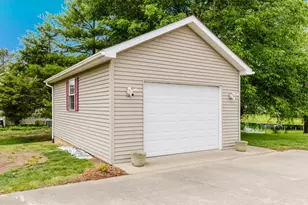 15136 Eastland Rd, Marion, IL 62959 - Photo 6