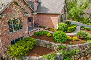 2907 Fawn Trail Ct, Prairie Grove, IL 60012 - Photo 2