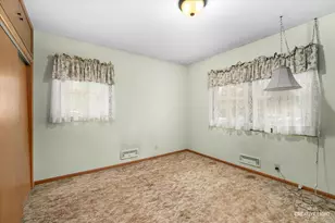 6S437 Hankes Rd, Aurora, IL 60506 - Photo 12
