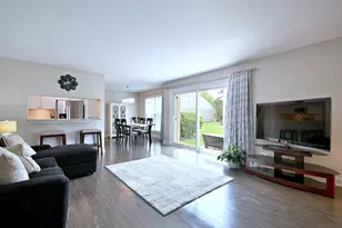 1475 Garnet Cir, Hoffman Estates, IL 60192 - Photo 4