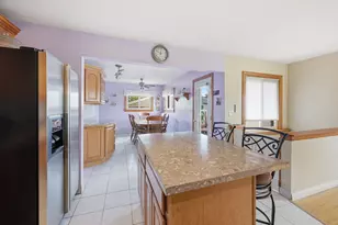 329 E Myrick Ave, Addison, IL 60101 - Photo 6