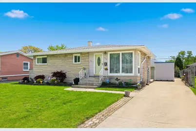 329 E Myrick Avenue, Addison, IL 60101 - Photo 1