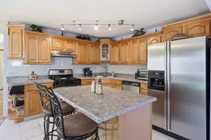 329 E Myrick Ave, Addison, IL 60101 - Photo 2