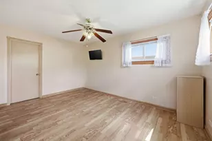 329 E Myrick Ave, Addison, IL 60101 - Photo 10