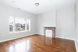 4326 S Calumet Ave, Chicago, IL 60653 - Photo 2