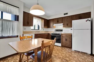 2213 Wharf Dr, Woodridge, IL 60517 - Photo 12