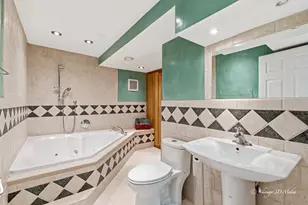 4939 Farwell Ave, Skokie, IL 60077 - Photo 12