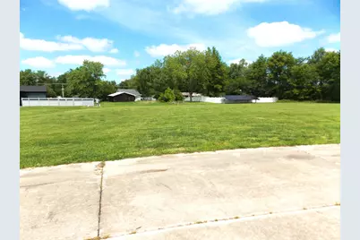 4 Coronado Drive, Centralia, IL 62801 - Photo 2