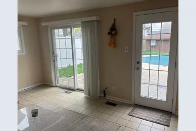 260 Brentwood Drive, Des Plaines, IL 60016 - Photo 2