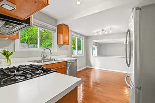 7 Oriole Ct, Woodridge, IL 60517 - Photo 4