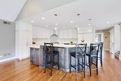 1212 W Clarendon Road, Arlington Heights, IL 60004 - Photo 10