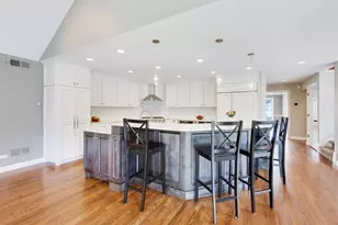 1212 W Clarendon Rd, Arlington Heights, IL 60004 - Photo 10