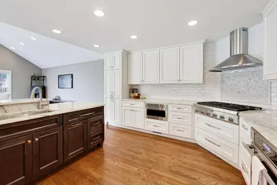 1212 W Clarendon Road, Arlington Heights, IL 60004 - Photo 14