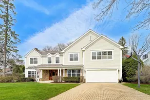 1212 W Clarendon Rd, Arlington Heights, IL 60004 - Photo 2