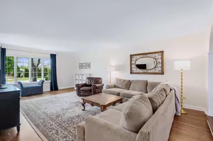 6457 Rodgers Dr, Willowbrook, IL 60527 - Photo 4