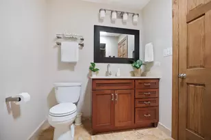 16W658 Therese Ct, Willowbrook, IL 60527 - Photo 18