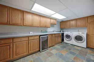 16W658 Therese Ct, Willowbrook, IL 60527 - Photo 14