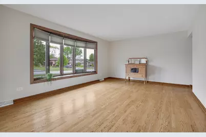 16W658 Therese Court, Willowbrook, IL 60527 - Photo 4