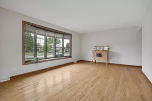 16W658 Therese Ct, Willowbrook, IL 60527 - Photo 4