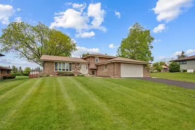 16W658 Therese Court, Willowbrook, IL 60527 - Photo 2